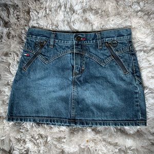 Tommy Hilfiger Denim Skirt with Zipper Pockets